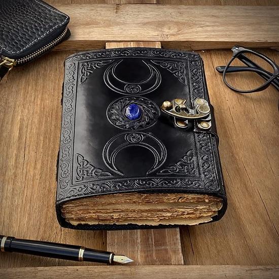 

Кожаный журнал Кристалл Лазурит Черный Тройная Луна Книга Теней, Бумага с неровным краем Скетчбук, Гримуар, Пустая Книга Заклинаний, Сакральная Геометрия