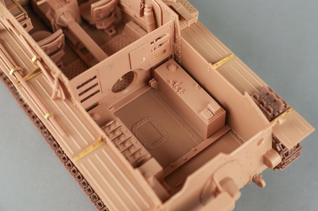 Hobby Boss Fighting Vehicle Series German Tank Type Plastic Model Kit 82603 1/16 38(t) E/F