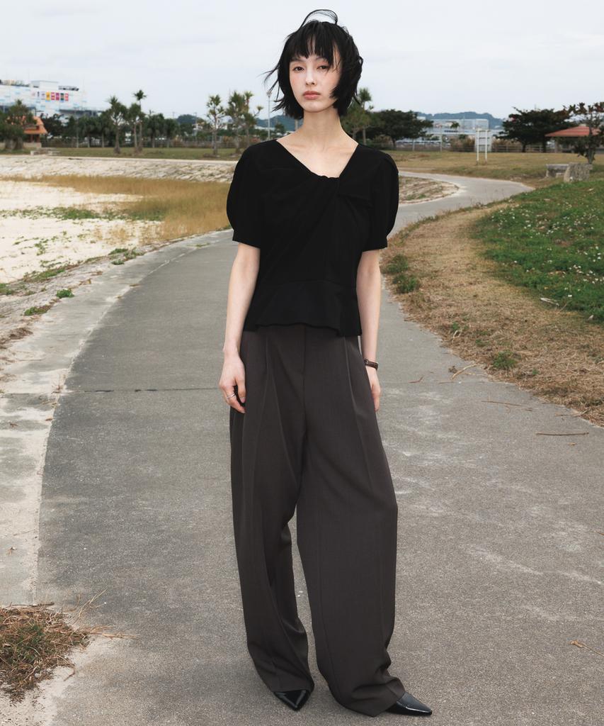 DEHEVE Unbalanced Twist Blouse [Black]