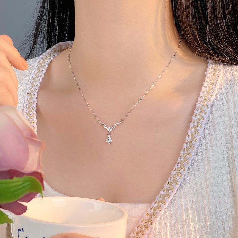 Elegant Droplet Necklace for Women's Light Luxury Fashion New Product with A High Level Design Sense Collar Chain