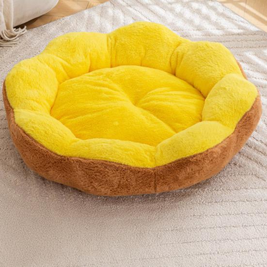 Winter Pet Bed Flower Shaped Plush Dog Bed with Anti-slip Bottom