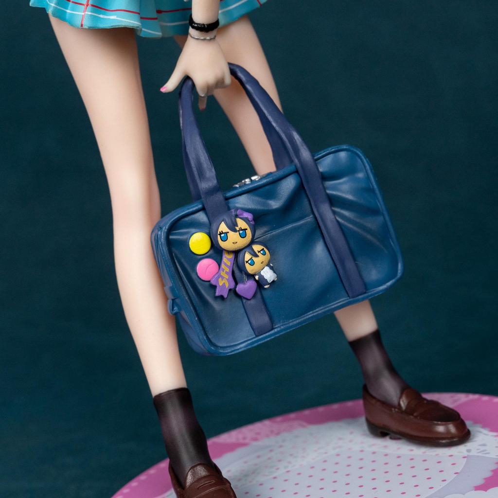 Kitagawa Marin Anziehpuppe: Anime-Figur in Uniform