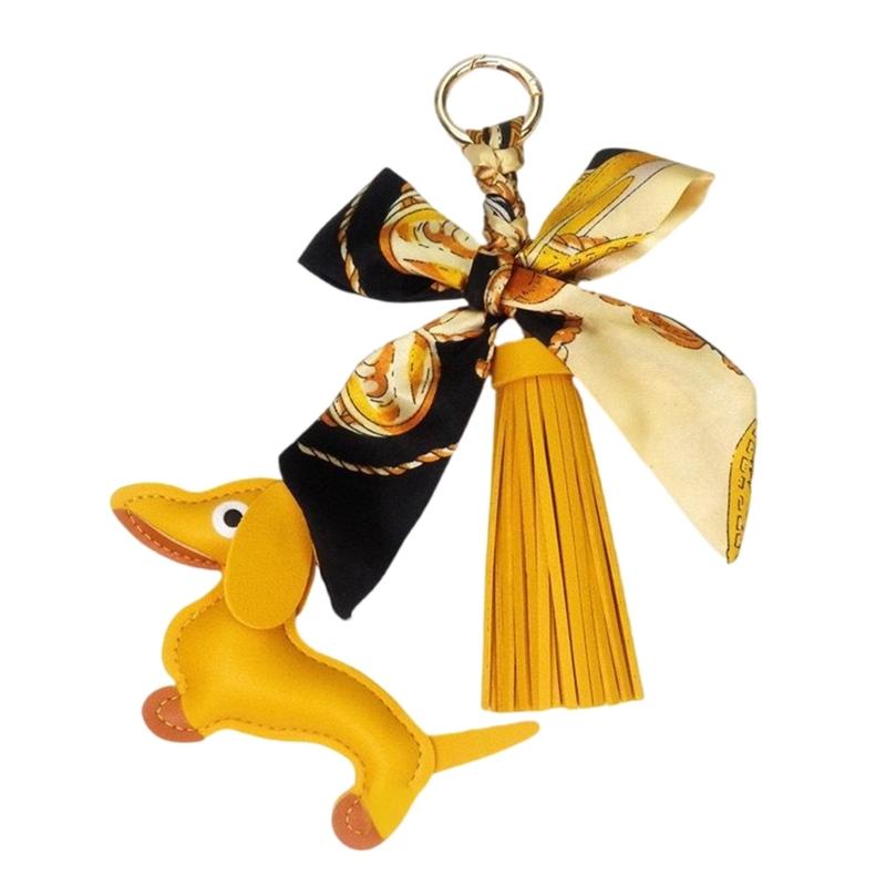 

Elegant Scarf Tassels Dachshund Keychain Accessory Metal and Leather Texture Suitable for Fashionable Women Present