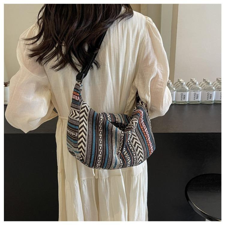Large Capacity Ethnic Style Bag Fashionable Crossbody Bag Retro Versatile Shoulder Bag for Women