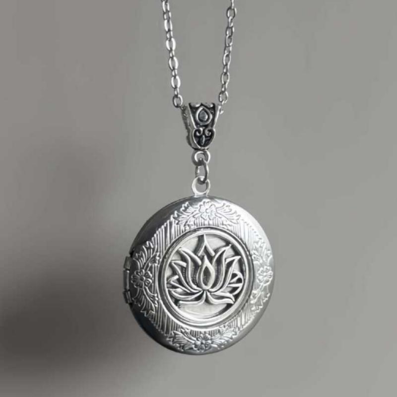 

Lotus Pattern Silver Locket Necklace - Vintage Engraved Round Pendant for Photos and Essential Oils
