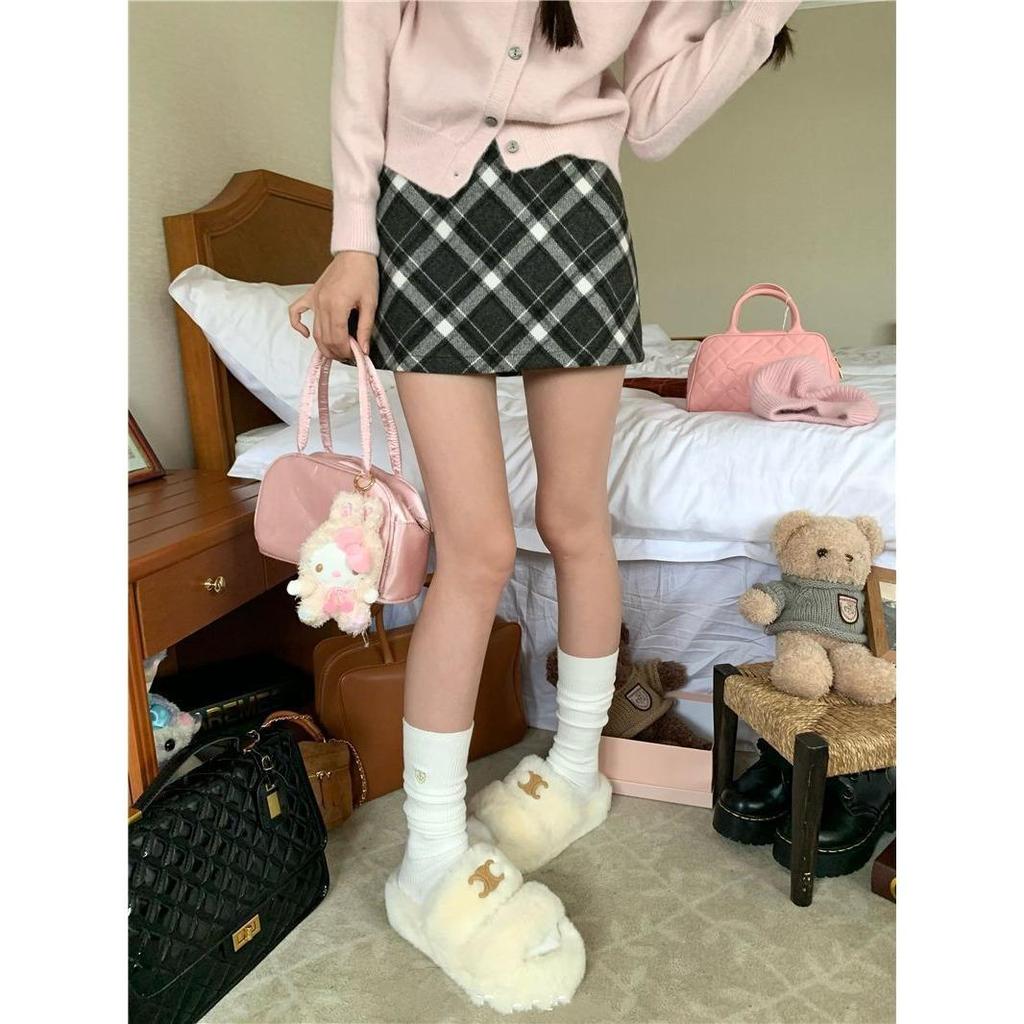 American Retro Plaid Slimming Skirt - Hip-Hugging Casual Design for Autumn/Winter