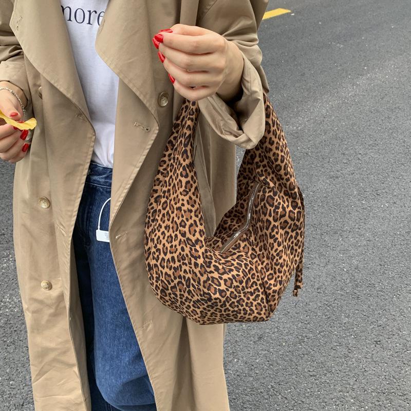 Korean-Style Suede Shoulder Bag: Solid Color, Large Capacity Underarm Dumpling Design