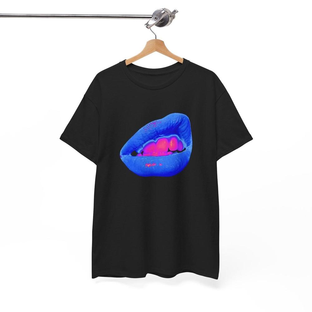 31 Bold Lip Graphic Tee, Unisex Heavy Cotton T-Shirt for Trendy Outfits, Statem Unisex T-Shirt XXL