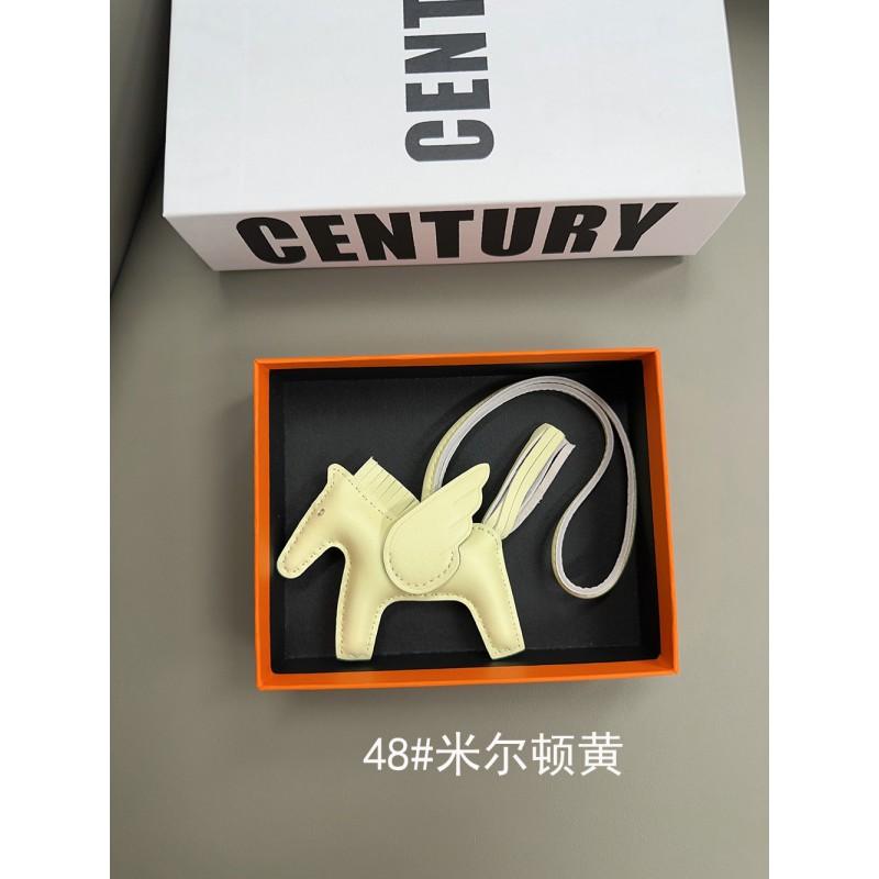 Handcrafted Leather Pegasus Charm Keychain Hand-Stitched Mini Horse Pendant With Tassel Bag Car Decor