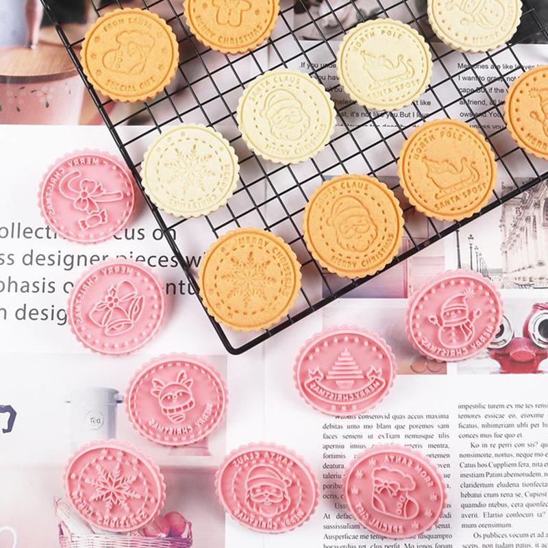 Round Christmas Cookie Cutter Set 8 Pcs 3D Embossing Cutter Molds For Fondant Biscuit Cheese Baking Party Supplies