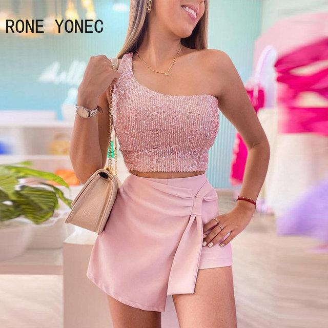 

Женский комплект: укороченный топ и шорты с пайетками на одно плечо. Женские комплекты из двух предметов. XL розовый