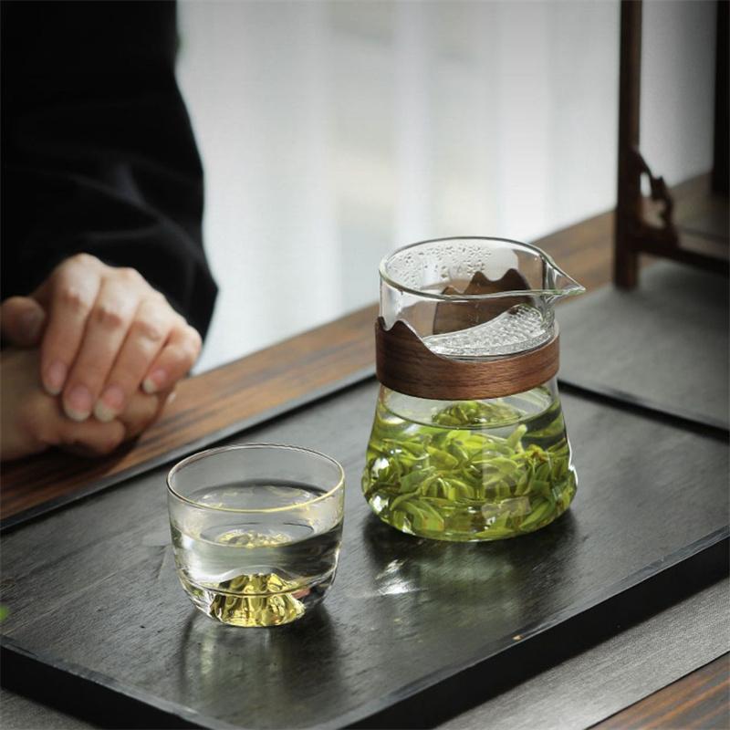 Japanischer hitzebeständiger Glas-Fair-Cup Teekanne mit Anti-Verbrühungs-Walnuss-Griff Chahai Halbmond-Filtertasse Kungfu Teegeschirr