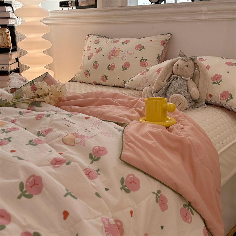 Floral Print Quilt Soft Skin-Friendly Breathable Summer Comforter With Ultrasonic Embossing Summer Machine Washable Bedspread