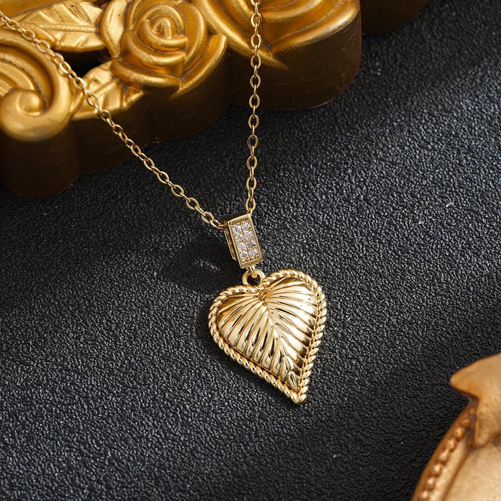 European Style Elegant Heart Pendant Necklace