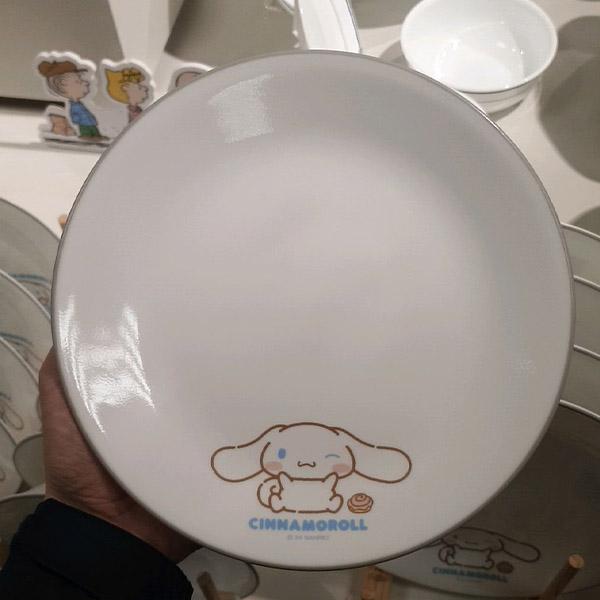 Corelle Cinnamoroll Medium Circular Serving Plate 21.6cm