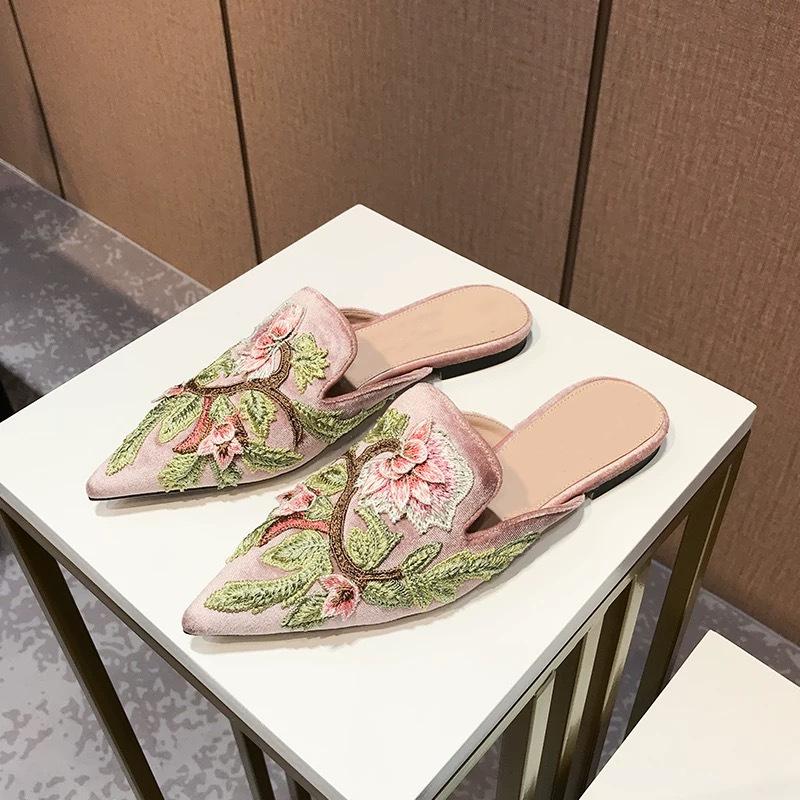Elegant Embroidery Velvet Slippers Woman Floral Pointed Toe Mules Flat Heel Pantuflas Femme Cozy Home Slides Ladies Velour Shoes