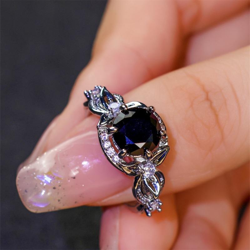 

Round Diamond Edge Clover White Diamond Ring Simple Niche Elegant Ring Ring No. 13
