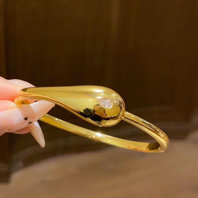 18K Goldplattiertes offenes ovales Crossover-Armreif - Leichter Luxus-Armband für Damen