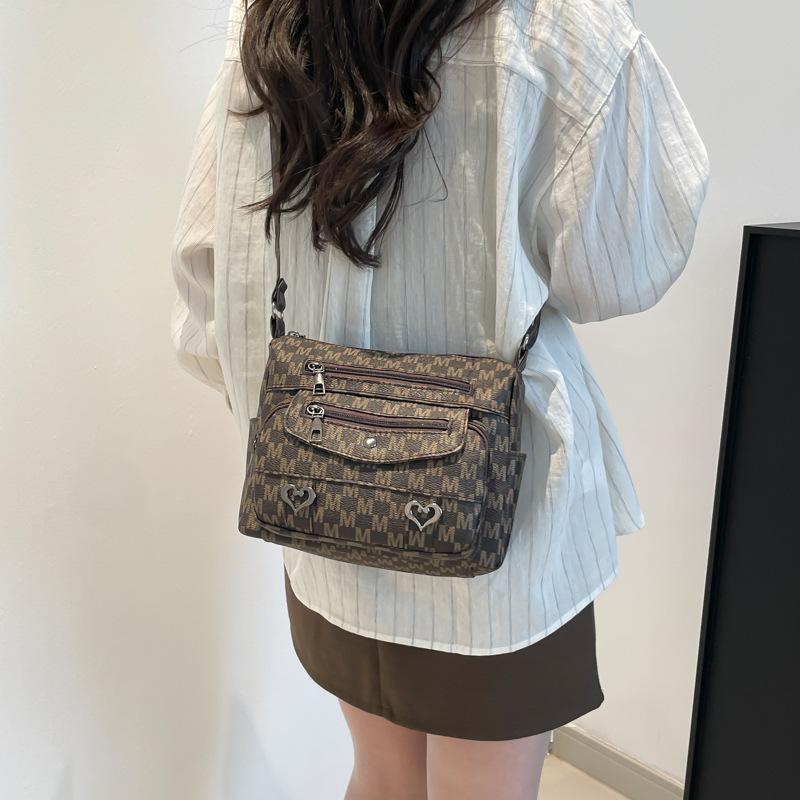 Fashion trend versatile shoulder bag women's messenger bag 2025 new retro foreign style armpit bag