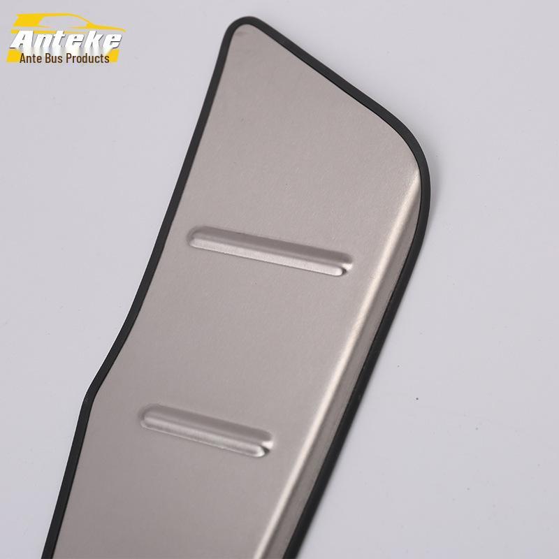 Izeh Rear Guard Plate Sequin: Stainless Steel Trunk Protection Pedal and Decorative Accessory for 18+
