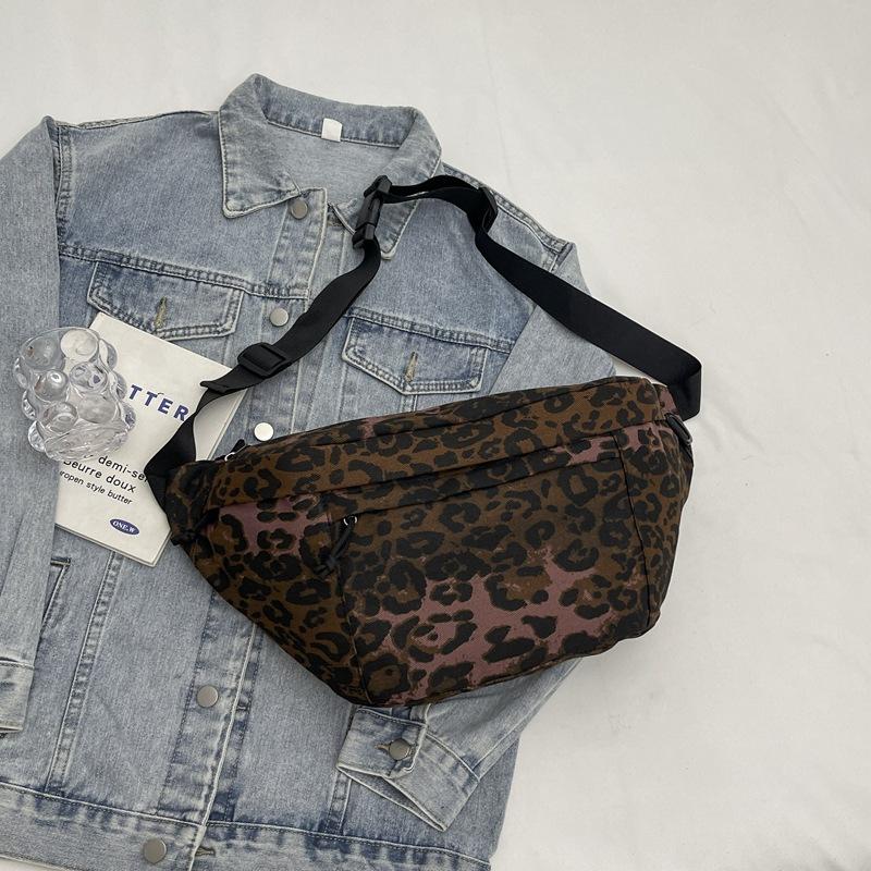 

2025 autumn new trend niche fanny pack casual simple commuter shoulder bag casual leopard print messenger breast bag фуксия