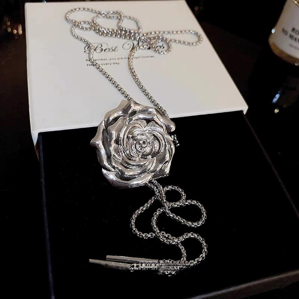 lady's pull-out necklace with a metal butterfly is a fashionable and unique long-chain clothing accessory