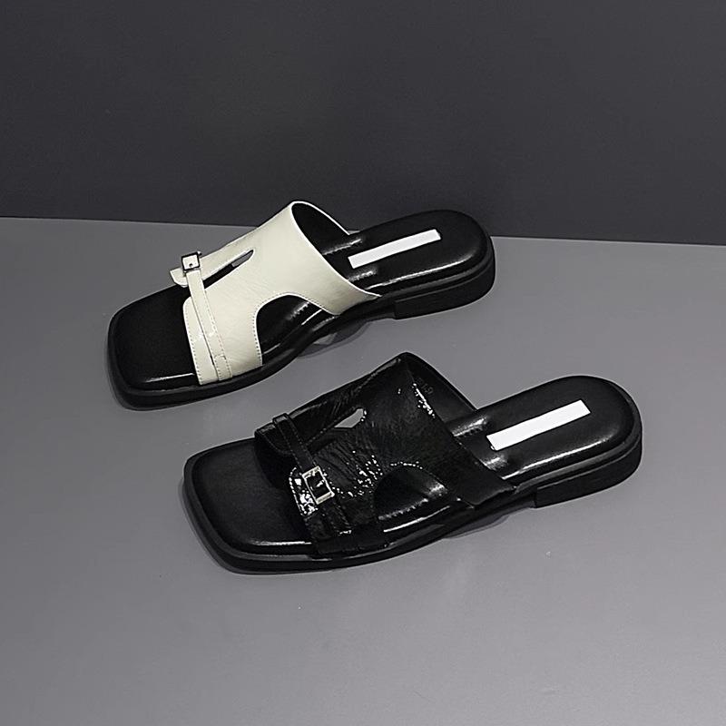 New Versatile Women's Shoes Flat and Soft-soled Beach Slippers and Sandals