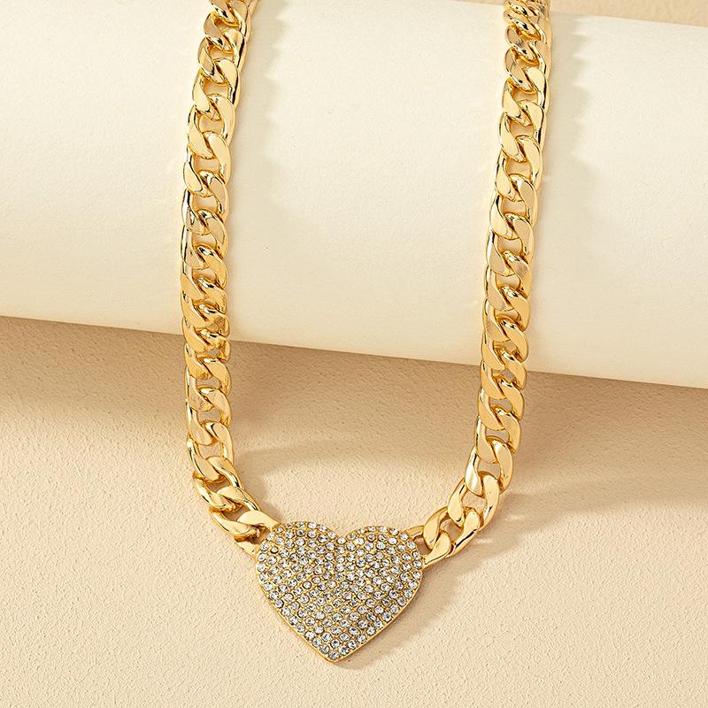 Versatile Heart Pendant Winter Necklace Female Internet Celebrity Collarbone Chain