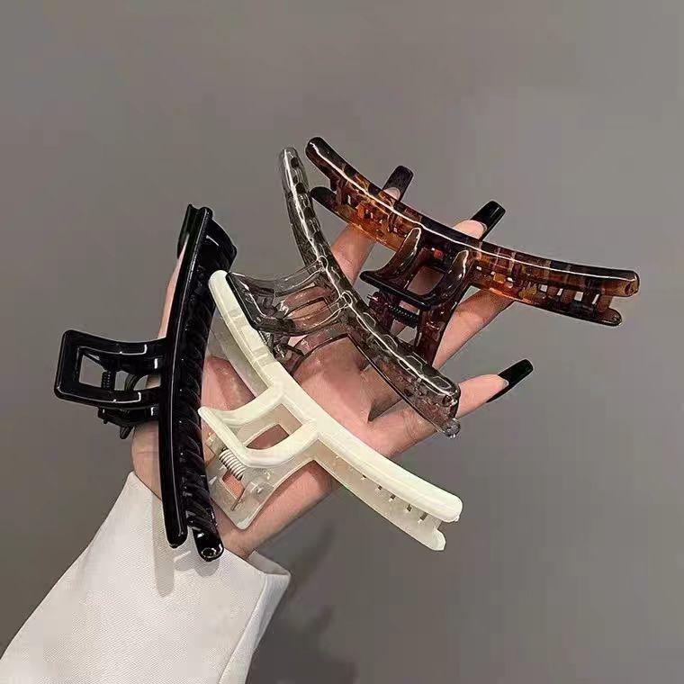 Large French Retro Claw Hair Clip for Elegant Women's Hairstyles.