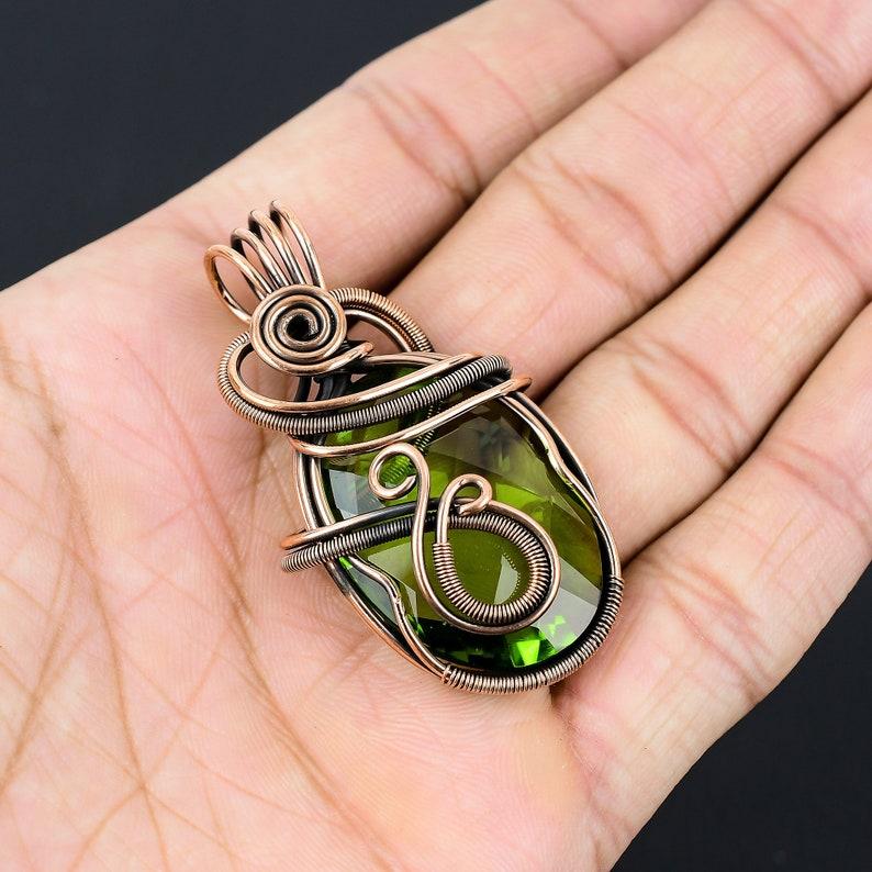 Pendentif Péridot Pendentif Enveloppé de Fil de Cuivre Pendentif Pierre Précieuse Péridot Bijoux en Cuivre Pendentif Fait Main Bijoux Péridot Cadeau Pour Elle Mère