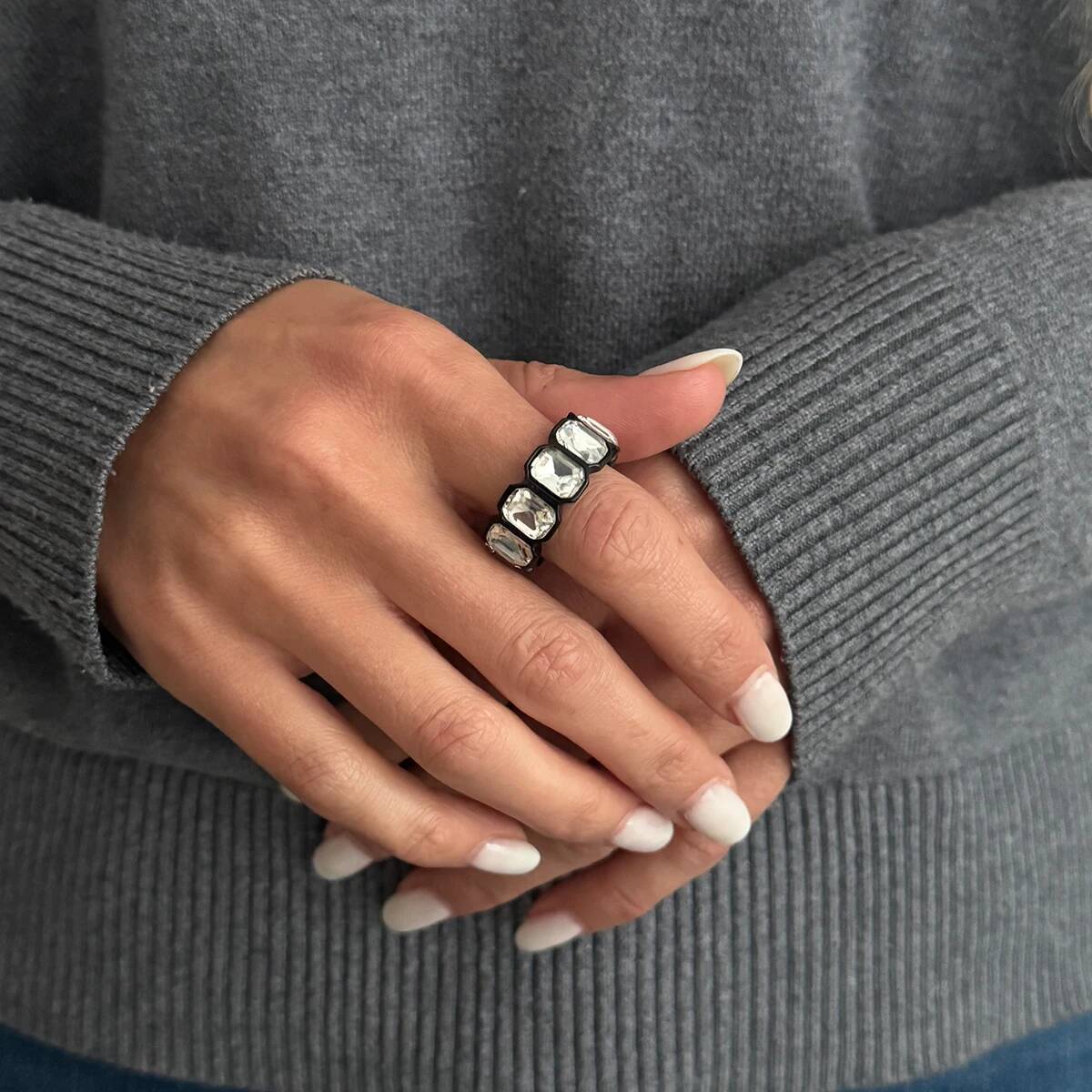 

Ingemark Trendy Punk Acrylic Rhinestone Open Ring Women 2026 New Goth Adjustable Finger Rings Jewelry Daily Party Prom Jewelry