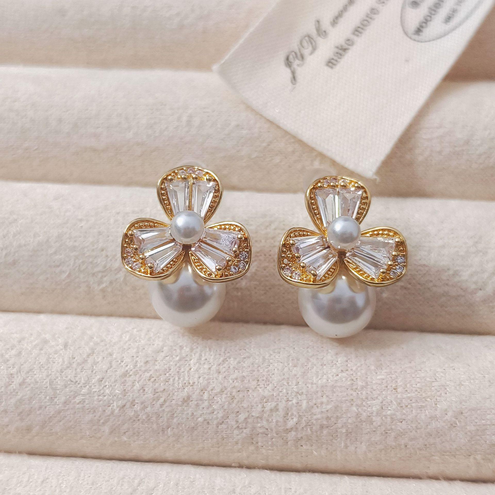 Retro French Cubic Zirconia Gold-Plated Flower Pearl Stud Earrings with Silver Needle - Light Luxury Feel