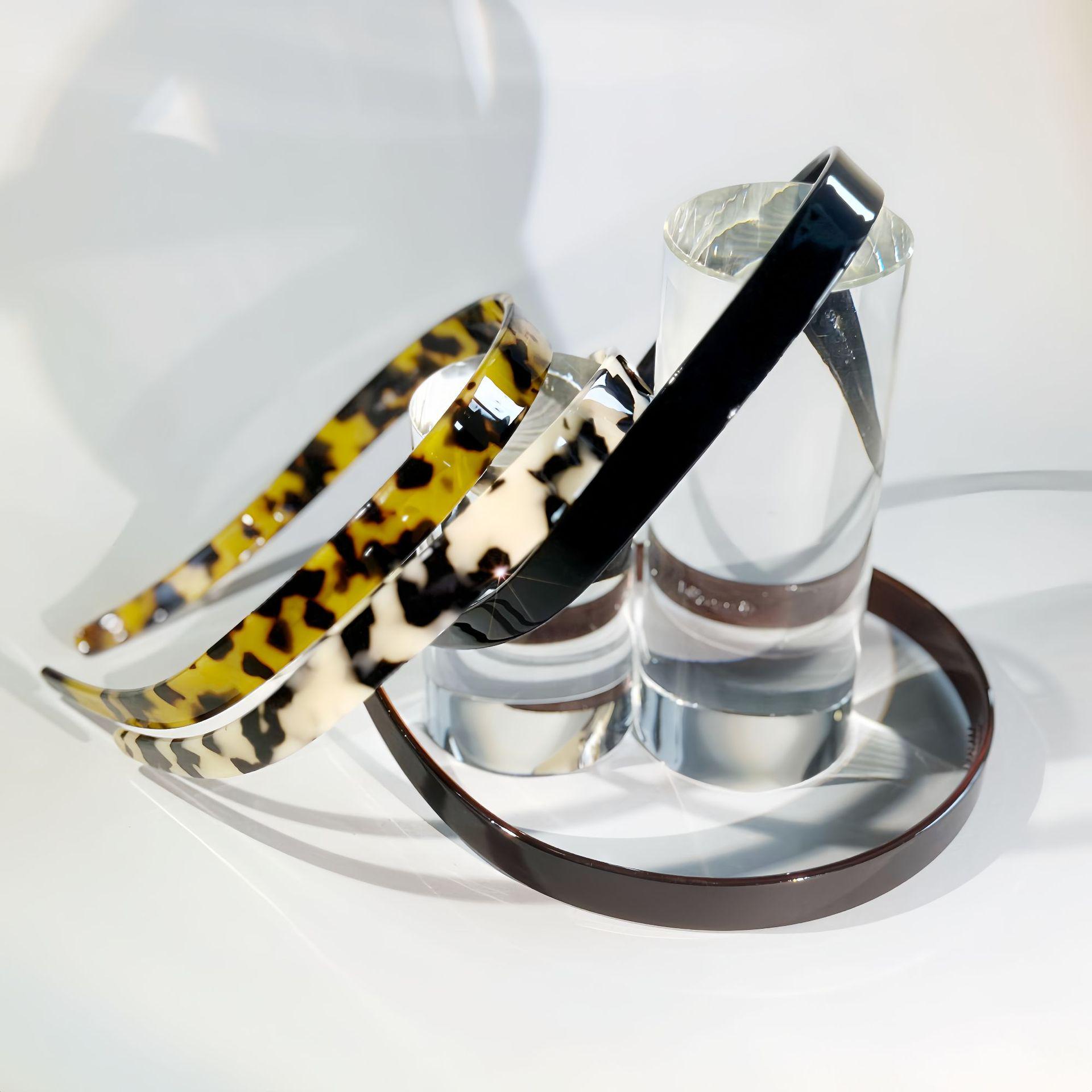 

2024 High-End Fashion Acetate Headband & Sunglasses - Zhang Xiaohui Style