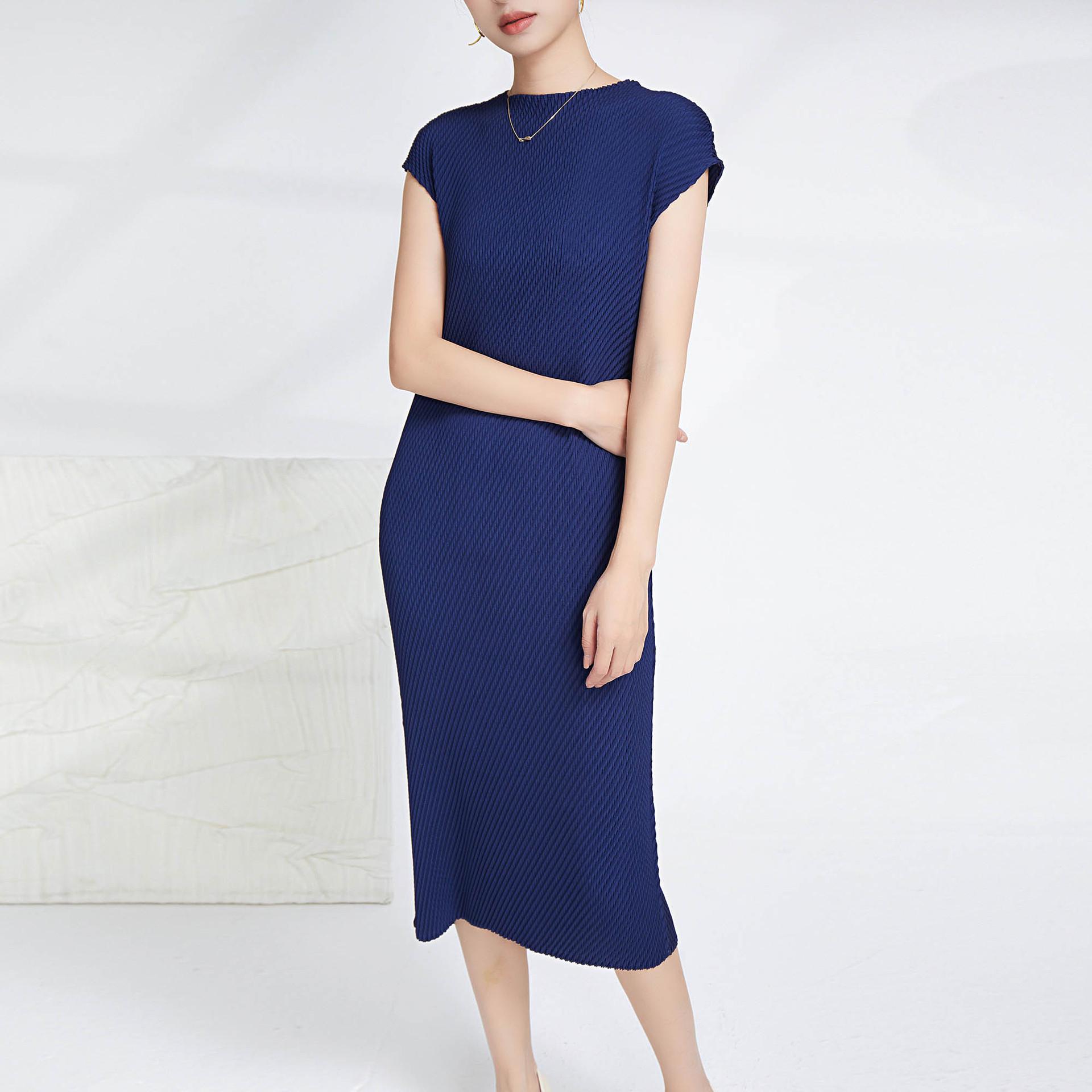 

Miyake Sleeveless Irregular Fish Scale Pleated Long Dress for Women One Size чёрный