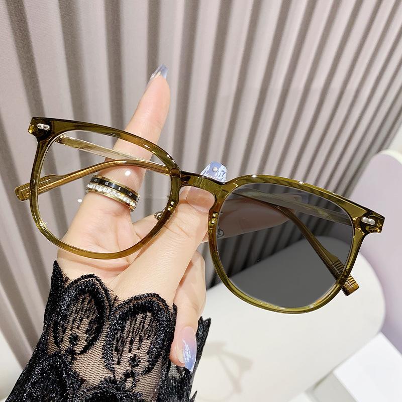 2025 Color Changing Myopia Glasses for Women Men Retro Round Anti Blue Light Near Sight Glasses Ultra Light Diopter Eyeglasses