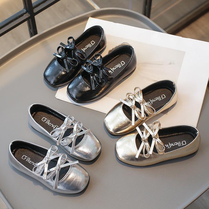 "2025 Herbst Süße Schleife Prinzessin Schuhe: Schuhe im koreanischen Stil, glänzendem Leder für kleine Mädchen"