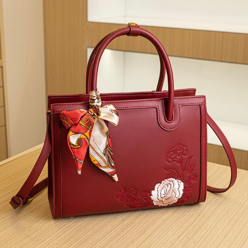 Mom's bag 2024 new model, high-end handbag for middle-aged women, embroidered crossbody bag, Hanfu cheongsam women's bag