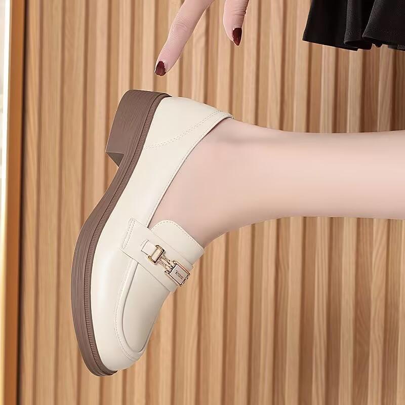White comfortable shoes women's 2025 new soft leather soft sole soft leather women's shoes look good versatile commuter shoes with skirts