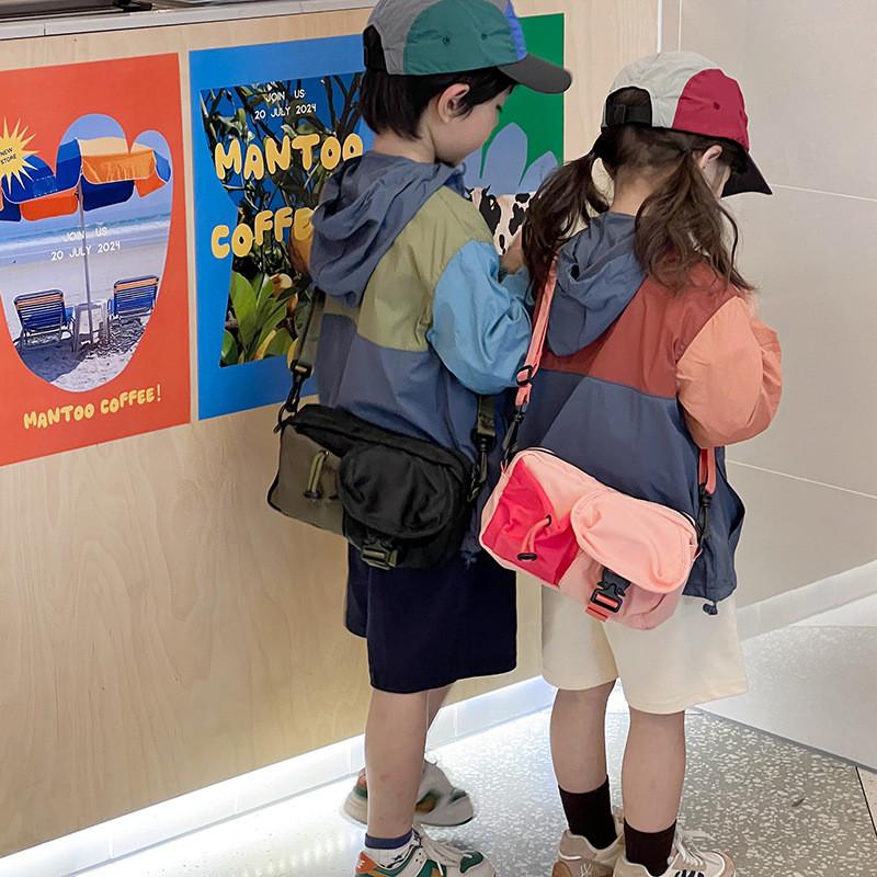 Trendy Large Capacity Shoulder Bag With Cartoon Design Ideal For All Gender Casuals