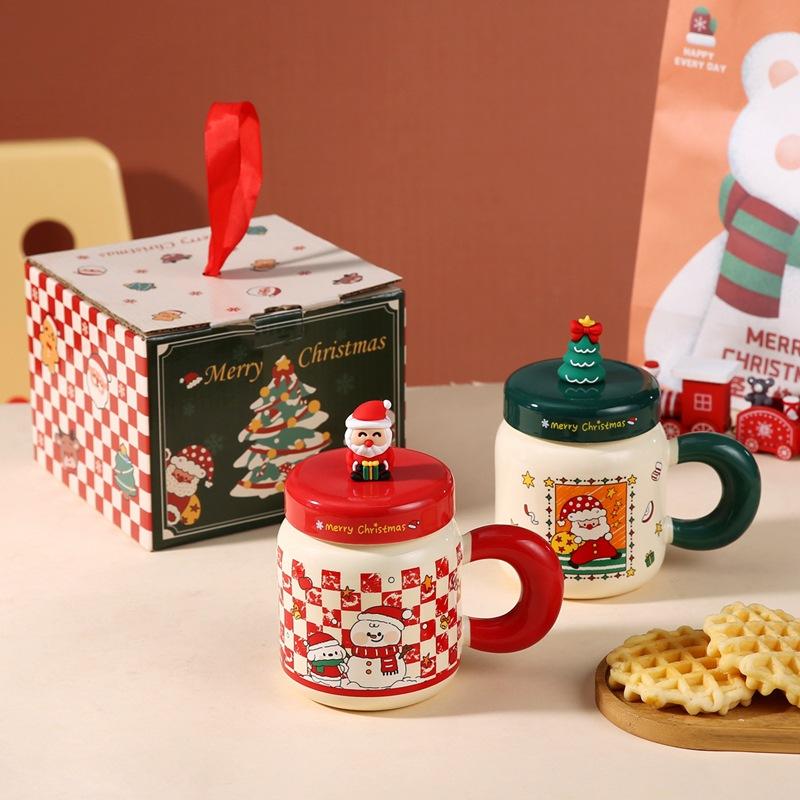 New Christmas gifts: Ceramic cups with LIDS, spoons, cartoon mugs, high appearance level, creative New Year gifts and souvenirs