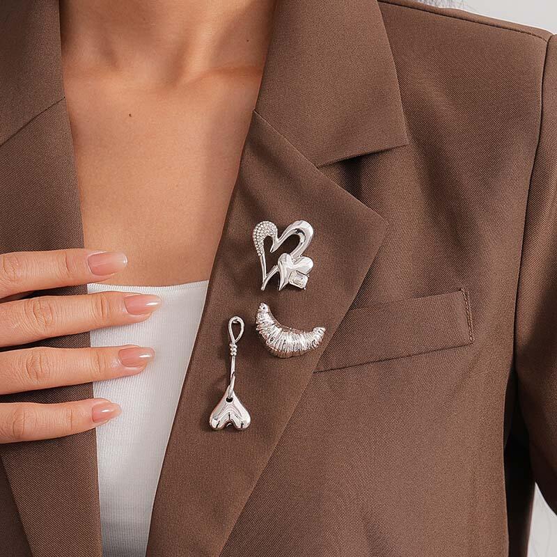 Classic Geometric Metal Peach Heart Brooches Pins for Women Fashion Irregular Croissant Brooches Suit Accessories Jewelry Gift