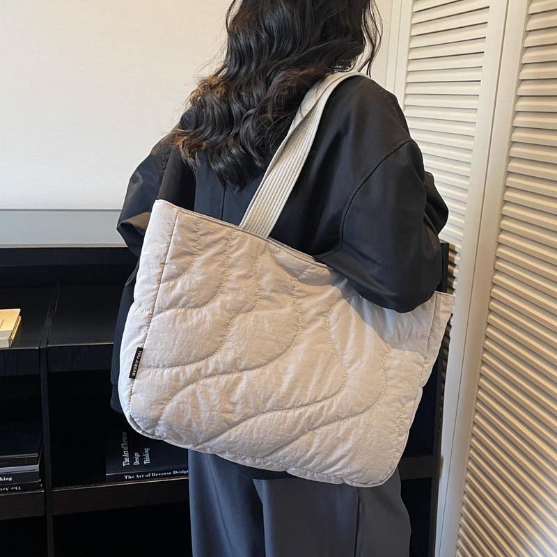 Solid color versatile quilted tote bag women's padded one-shoulder cotton jacket college student minimalist style class commuting handbag