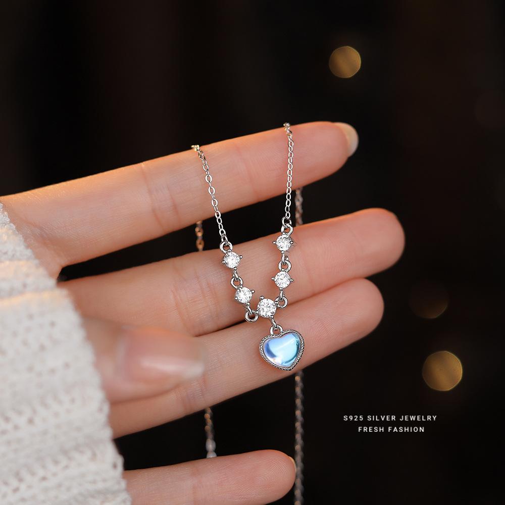 925 Sterling Silber Inlay Weißer Zirkon Imitation Mondstein Herz Anhänger Halskette für Damen Leichter Luxus Party Schmuck