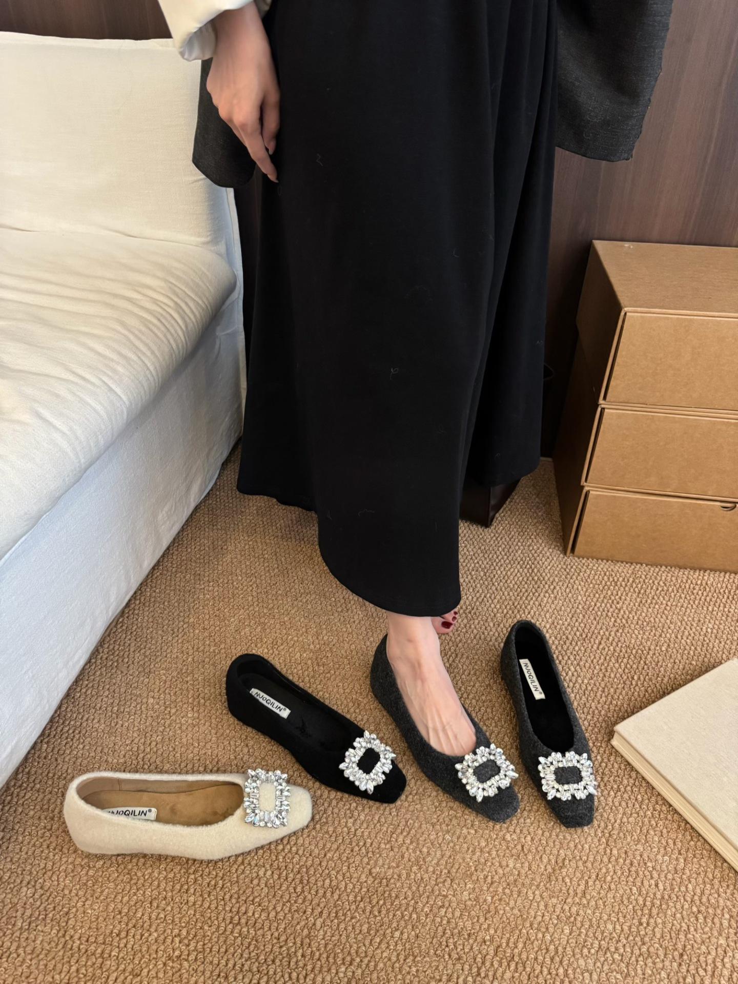 

Зима 2025 на новой корейской версии женских теплых туфель из шерсти со стразами и бархатной подкладкой, с квадратным носком, на платформе, для повседневной носки 39