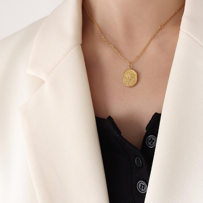 European & American Light Luxury Irregular Rose Flower Pendant Gold-Plated Necklace