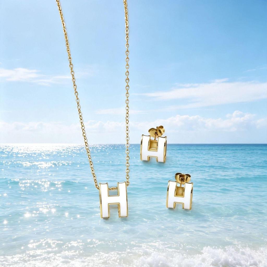 Aijia 18k Gold-Plated Enamel Necklace with H Pendant - Women's Fashion Accessory