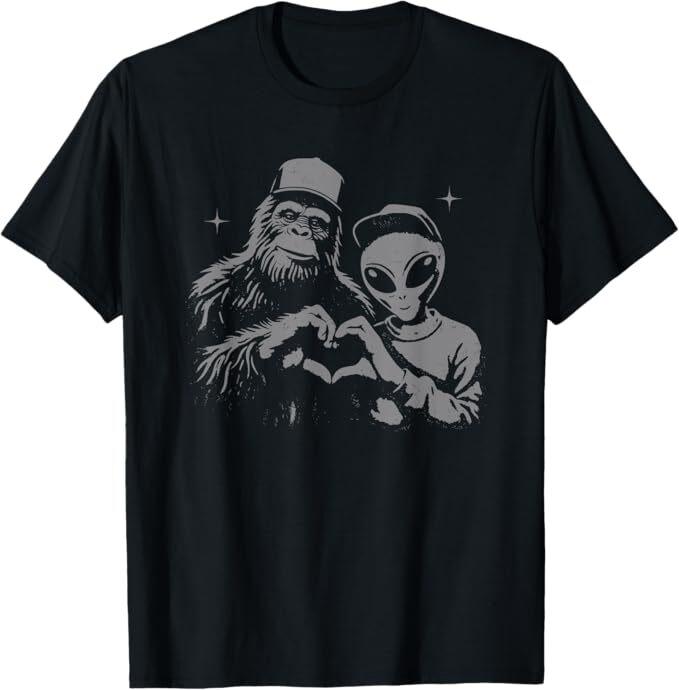 Bigfoot and alien Sasquatch love hand sign T-Shirt Mens Womens Tees Top XL