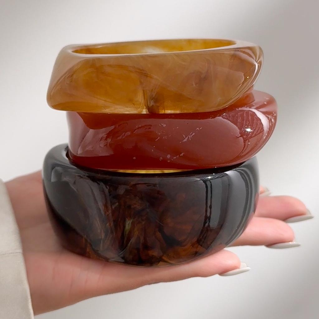 Ingemark 3 Styles Exaggerated Resin Plastic Wide Bangles for Women Vintage Stackable Bracelets Y2K New Year Hand Jewelry Gift