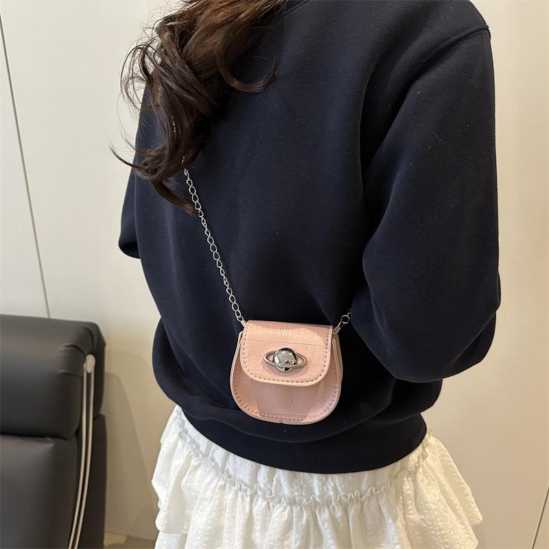 Simple casual bag 2025 summer new fashion trend shoulder bag retro casual mini oblique span small square bag