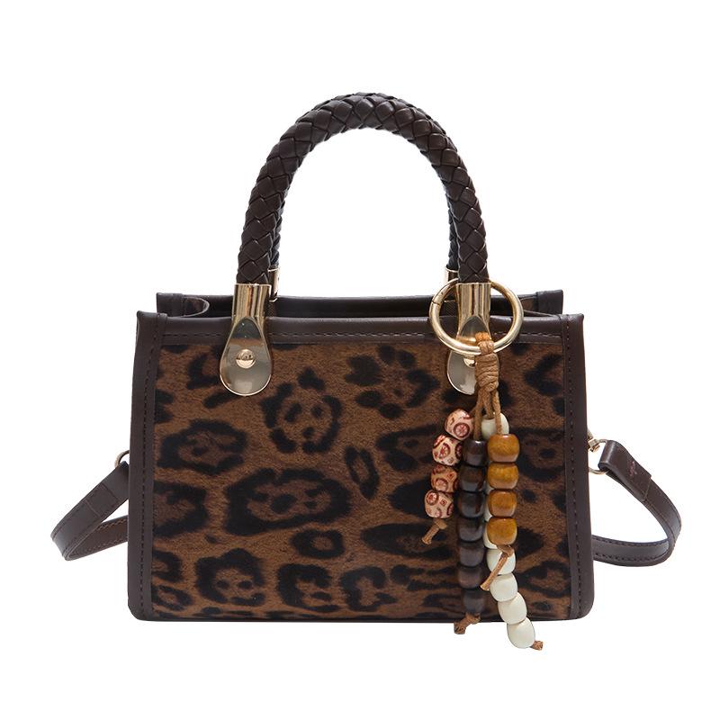 

2025 Women s Large Capacity Leopard Print Fashion Clutch & Shoulder Bag